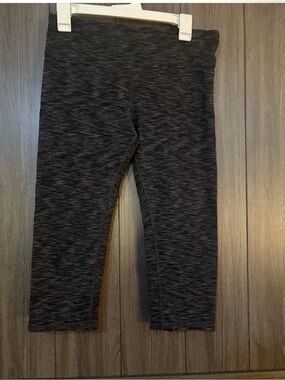 ALO Heather Capris leggings - Comfortable Everyday Bottoms Size Large